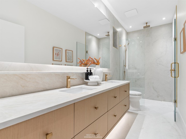 Photo 11 at 2 - 2541 E 2nd Avenue, Renfrew VE, Vancouver East