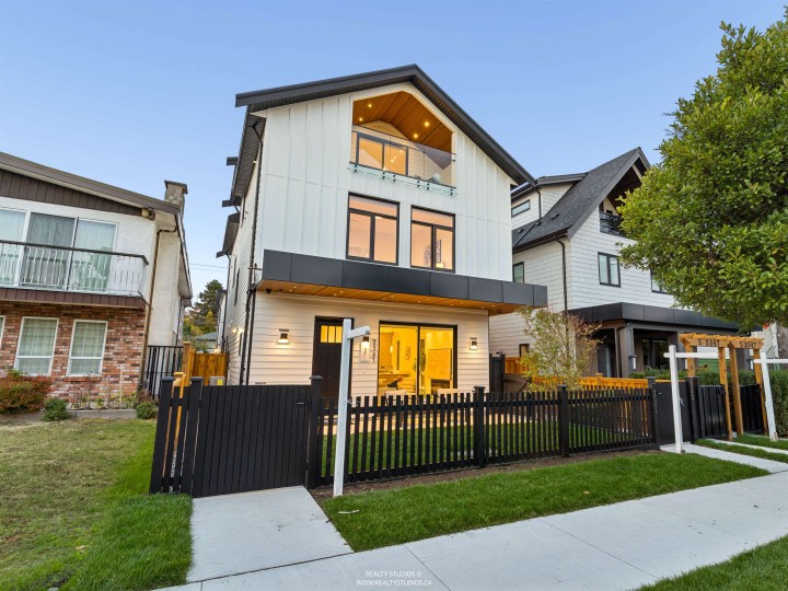 Photo 35 at 2 - 2541 E 2nd Avenue, Renfrew VE, Vancouver East