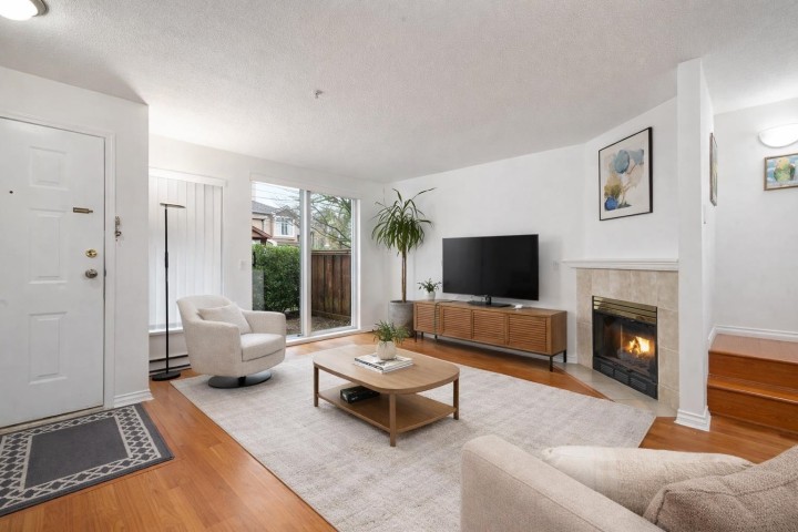 Photo 2 at 15 - 3428 Adanac Street, Renfrew VE, Vancouver East