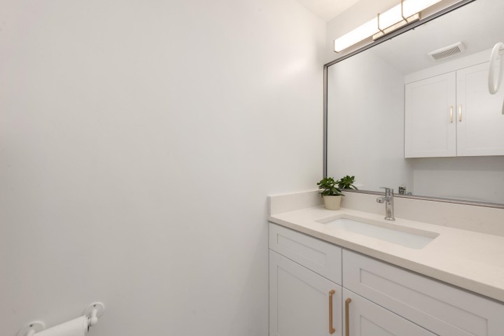Photo 6 at 15 - 3428 Adanac Street, Renfrew VE, Vancouver East