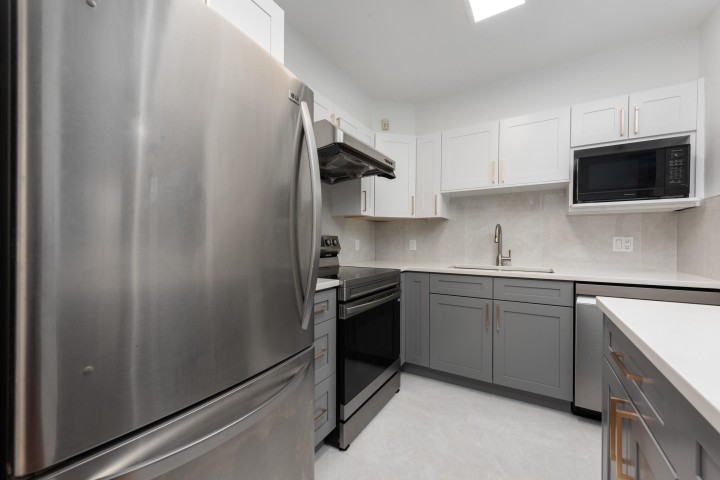 Photo 5 at 15 - 3428 Adanac Street, Renfrew VE, Vancouver East