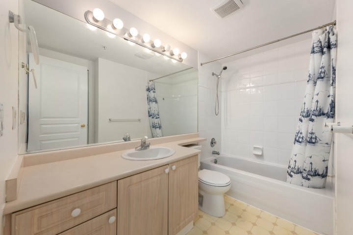 Photo 11 at 15 - 3428 Adanac Street, Renfrew VE, Vancouver East