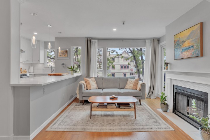 Photo 2 at 315 - 2020 W 8th Avenue, Kitsilano, Vancouver West