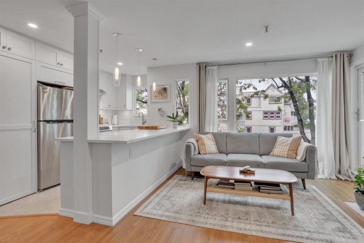Photo 1 at 315 - 2020 W 8th Avenue, Kitsilano, Vancouver West