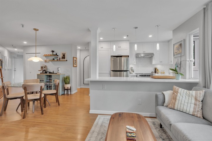 Photo 5 at 315 - 2020 W 8th Avenue, Kitsilano, Vancouver West