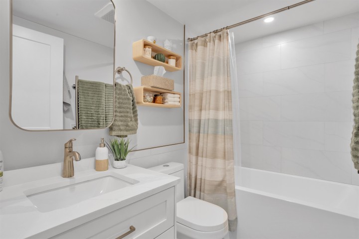 Photo 15 at 315 - 2020 W 8th Avenue, Kitsilano, Vancouver West