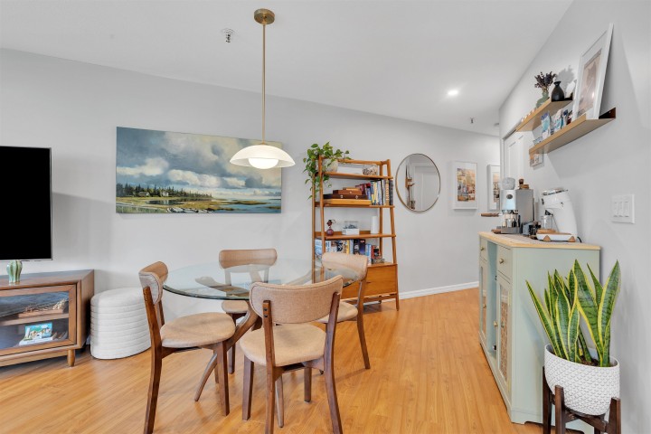 Photo 11 at 315 - 2020 W 8th Avenue, Kitsilano, Vancouver West