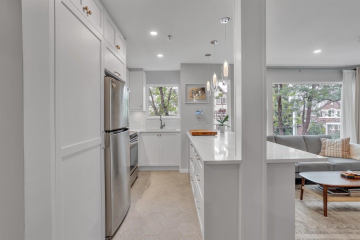 Photo 4 at 315 - 2020 W 8th Avenue, Kitsilano, Vancouver West