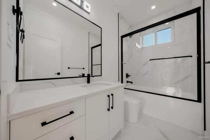 Photo 10 at 2995 E 17th Avenue, Renfrew Heights, Vancouver East