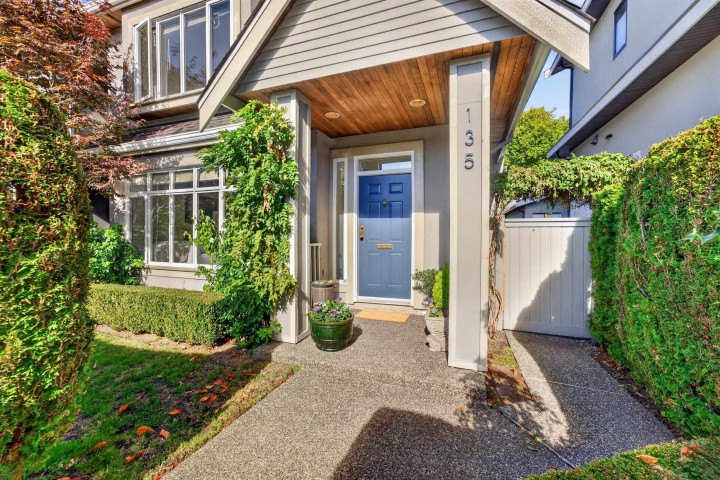 Photo 3 at 135 E 43rd Avenue, Main, Vancouver East