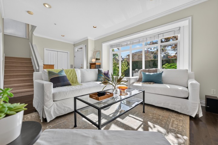 Photo 5 at 135 E 43rd Avenue, Main, Vancouver East