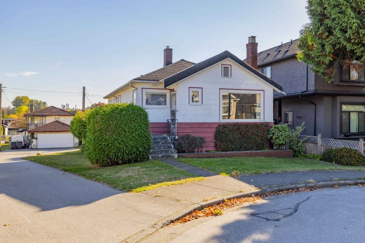 Photo 2 at 3368 Parker Street, Renfrew VE, Vancouver East