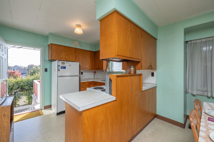 Photo 12 at 3368 Parker Street, Renfrew VE, Vancouver East