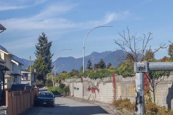 Photo 7 at 3368 Parker Street, Renfrew VE, Vancouver East