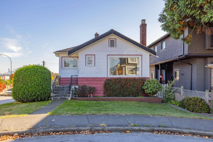 Photo 1 at 3368 Parker Street, Renfrew VE, Vancouver East