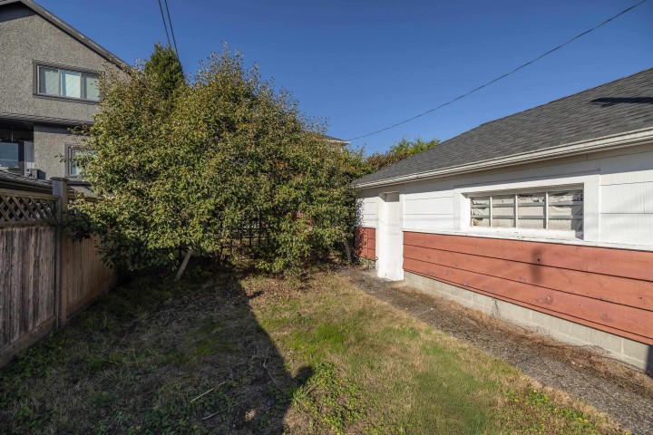 Photo 39 at 3368 Parker Street, Renfrew VE, Vancouver East