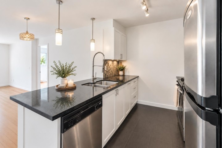 Photo 6 at 218 - 405 Skeena Street, Renfrew VE, Vancouver East