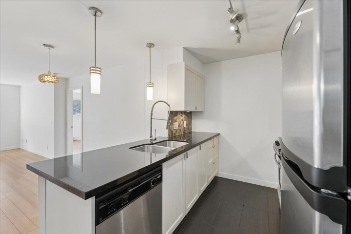 Photo 7 at 218 - 405 Skeena Street, Renfrew VE, Vancouver East