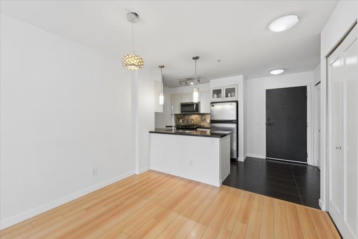 Photo 5 at 218 - 405 Skeena Street, Renfrew VE, Vancouver East
