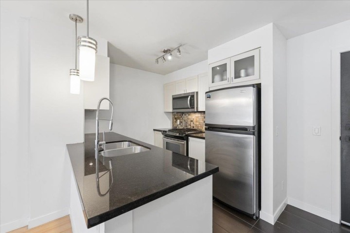 Photo 9 at 218 - 405 Skeena Street, Renfrew VE, Vancouver East