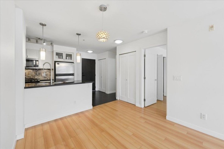 Photo 14 at 218 - 405 Skeena Street, Renfrew VE, Vancouver East