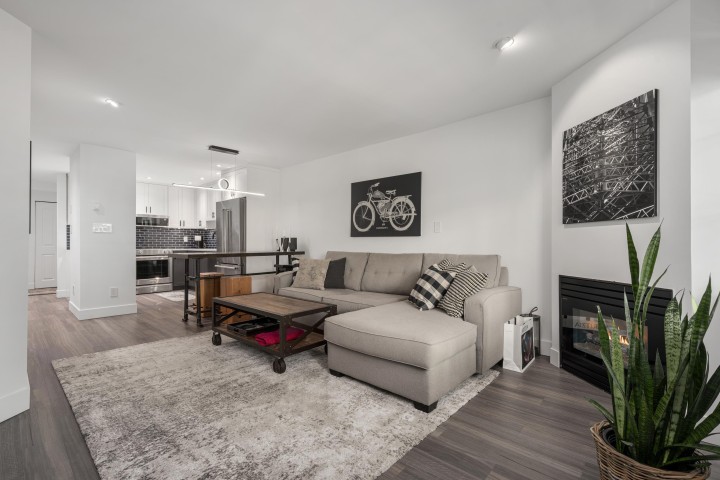 Photo 2 at 825 W 15th Avenue, Fairview VW, Vancouver West