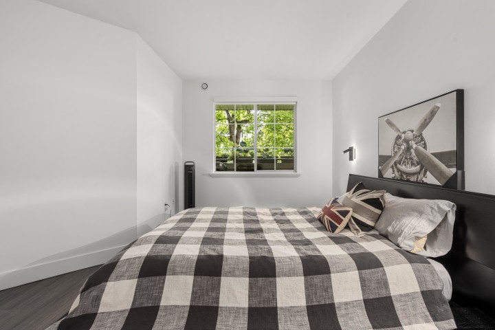 Photo 15 at 825 W 15th Avenue, Fairview VW, Vancouver West