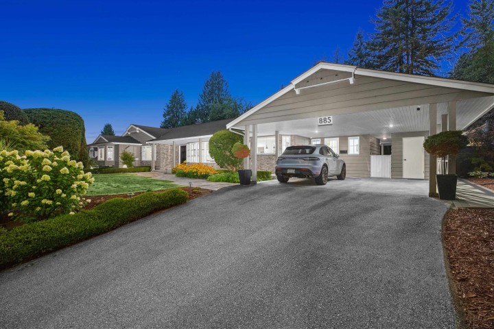 Photo 2 at 885 Margaree Place, Cedardale, West Vancouver