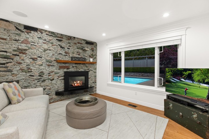 Photo 12 at 885 Margaree Place, Cedardale, West Vancouver