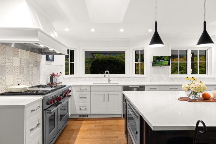 Photo 7 at 885 Margaree Place, Cedardale, West Vancouver