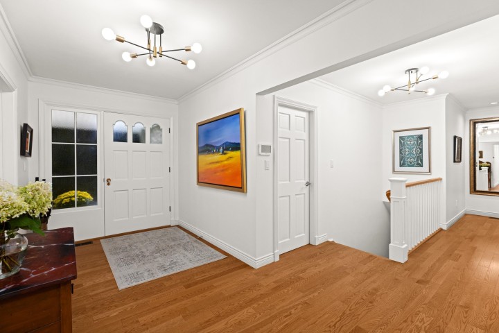 Photo 3 at 885 Margaree Place, Cedardale, West Vancouver