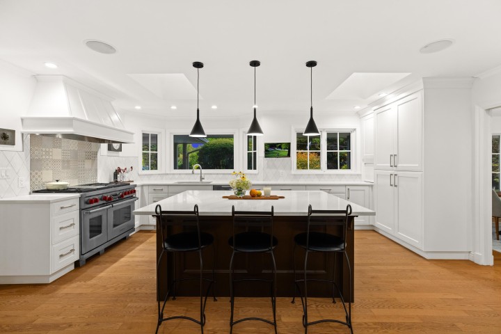 Photo 9 at 885 Margaree Place, Cedardale, West Vancouver