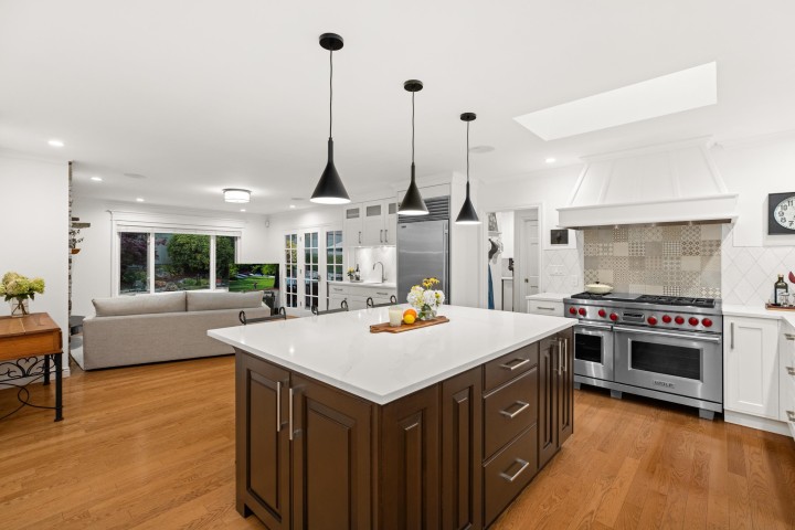 Photo 8 at 885 Margaree Place, Cedardale, West Vancouver
