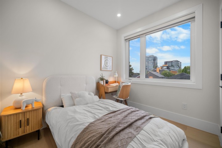 Photo 11 at 1554 W 66th Avenue, S.W. Marine, Vancouver West