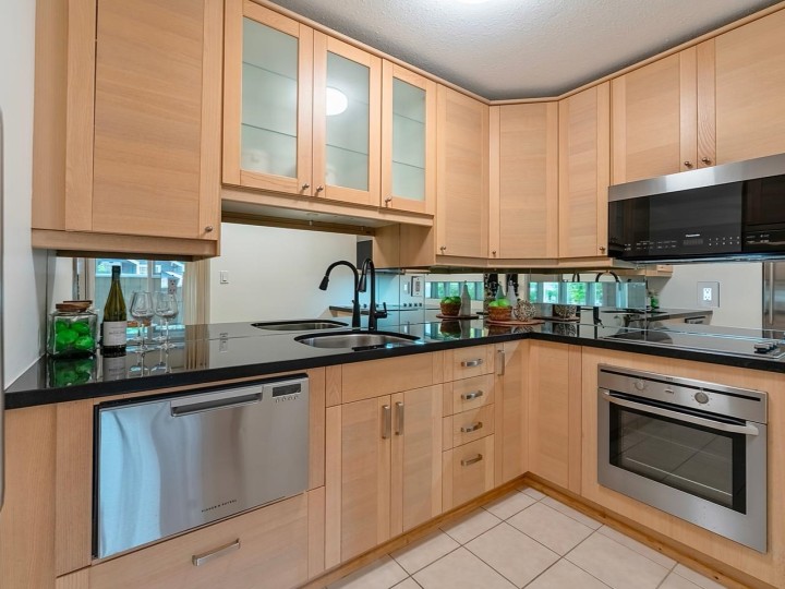 Photo 10 at 7 - 3250 W 4th Avenue, Kitsilano, Vancouver West