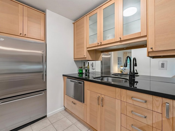 Photo 11 at 7 - 3250 W 4th Avenue, Kitsilano, Vancouver West
