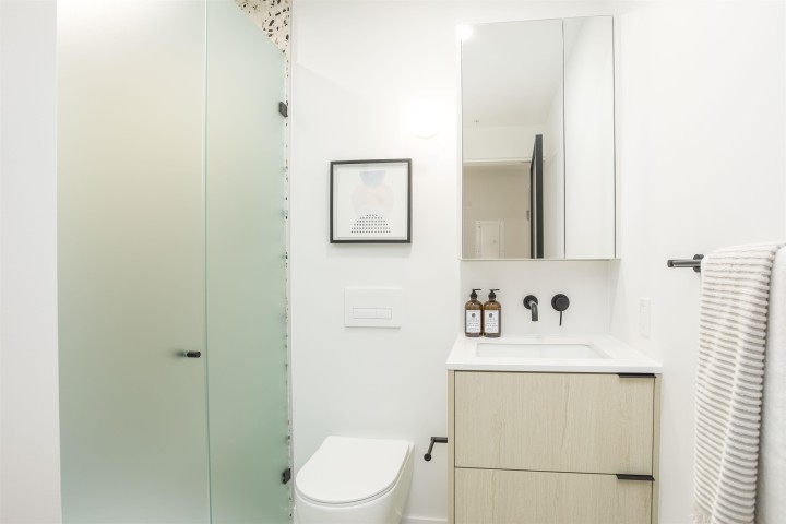 Photo 16 at 426 - 2471 St. George Street, Mount Pleasant VE, Vancouver East