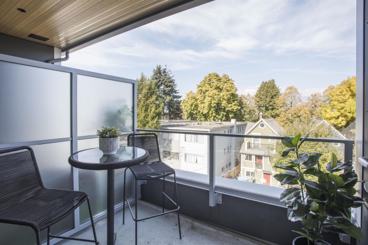 Photo 4 at 426 - 2471 St. George Street, Mount Pleasant VE, Vancouver East