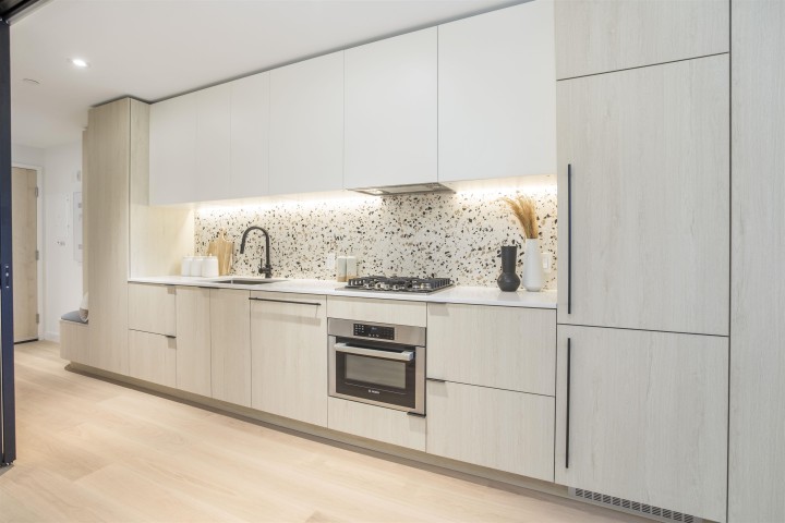 Photo 8 at 426 - 2471 St. George Street, Mount Pleasant VE, Vancouver East