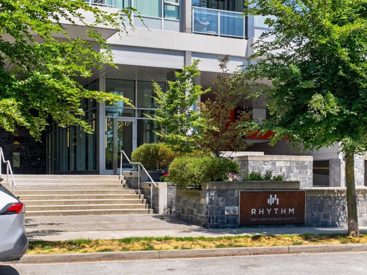 Photo 4 at 305 - 3281 E Kent Avenue North, South Marine, Vancouver East