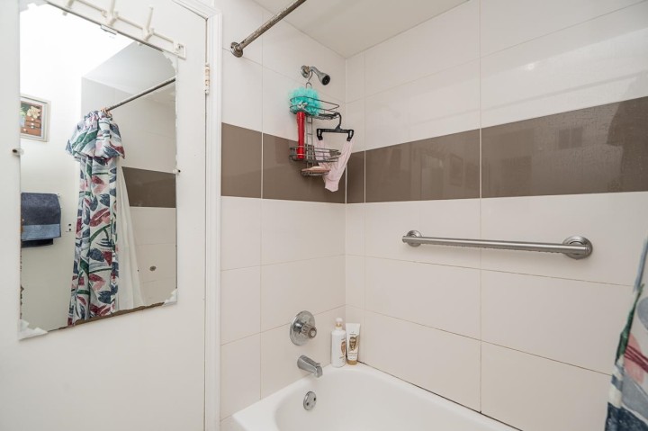 Photo 16 at 4712 Victoria Drive, Victoria VE, Vancouver East