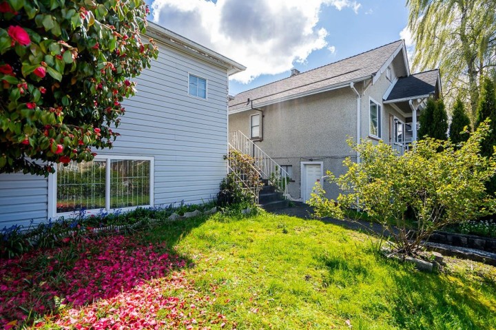 Photo 3 at 4712 Victoria Drive, Victoria VE, Vancouver East