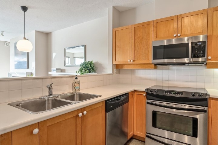 Photo 9 at 302 - 2020 E Kent Avenue, South Marine, Vancouver East