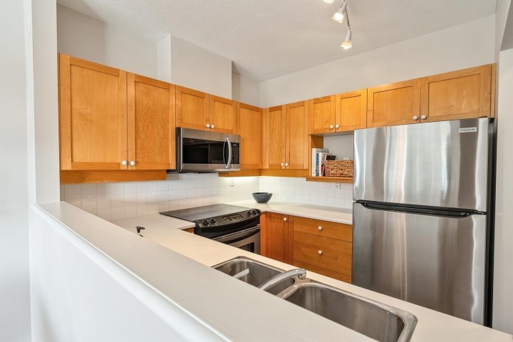 Photo 10 at 302 - 2020 E Kent Avenue, South Marine, Vancouver East