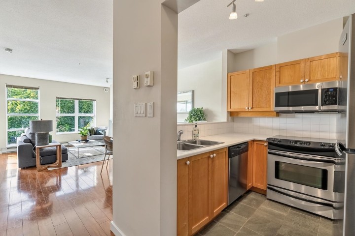 Photo 8 at 302 - 2020 E Kent Avenue, South Marine, Vancouver East