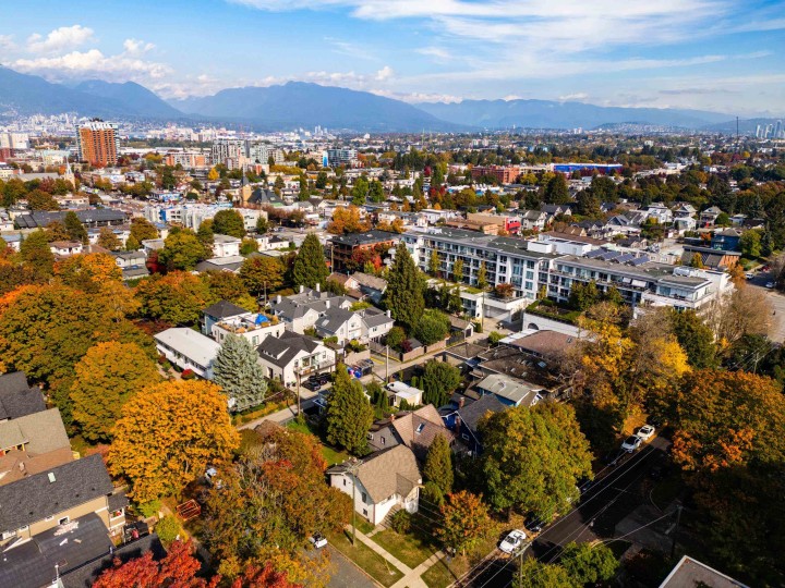 Photo 16 at 111 E 18th Avenue, Main, Vancouver East