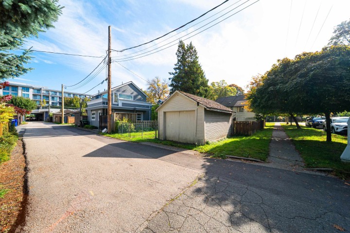 Photo 11 at 111 E 18th Avenue, Main, Vancouver East