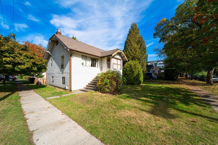 Photo 4 at 111 E 18th Avenue, Main, Vancouver East