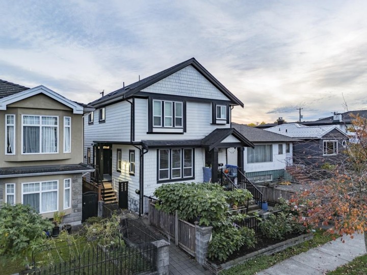 Photo 27 at 2216 Mannering Avenue, Victoria VE, Vancouver East