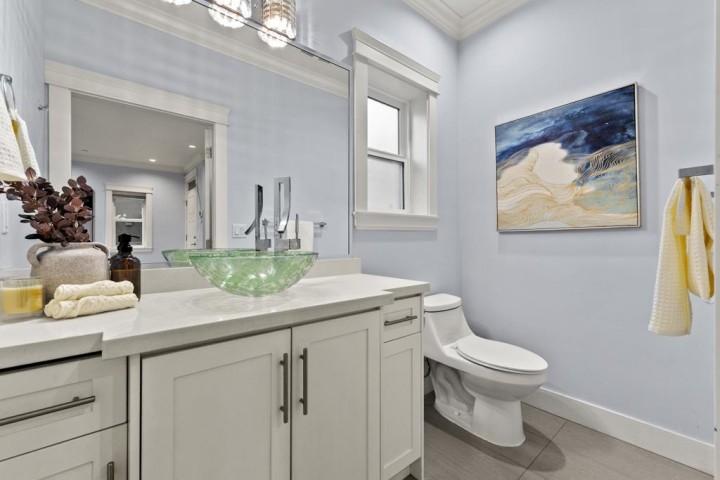 Photo 6 at 2216 Mannering Avenue, Victoria VE, Vancouver East